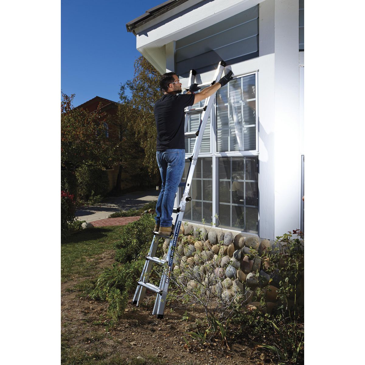 17 ft. Reach 300 lb. Multi-Task Ladder Q524716