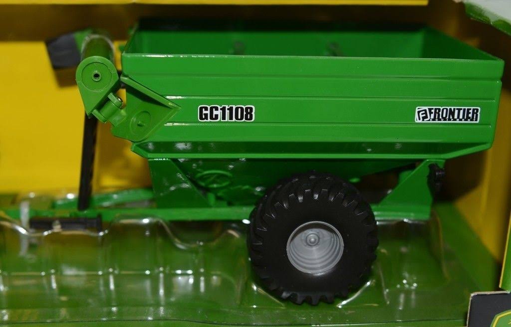 1:32 Scale Tractor with Grain Cart L9358