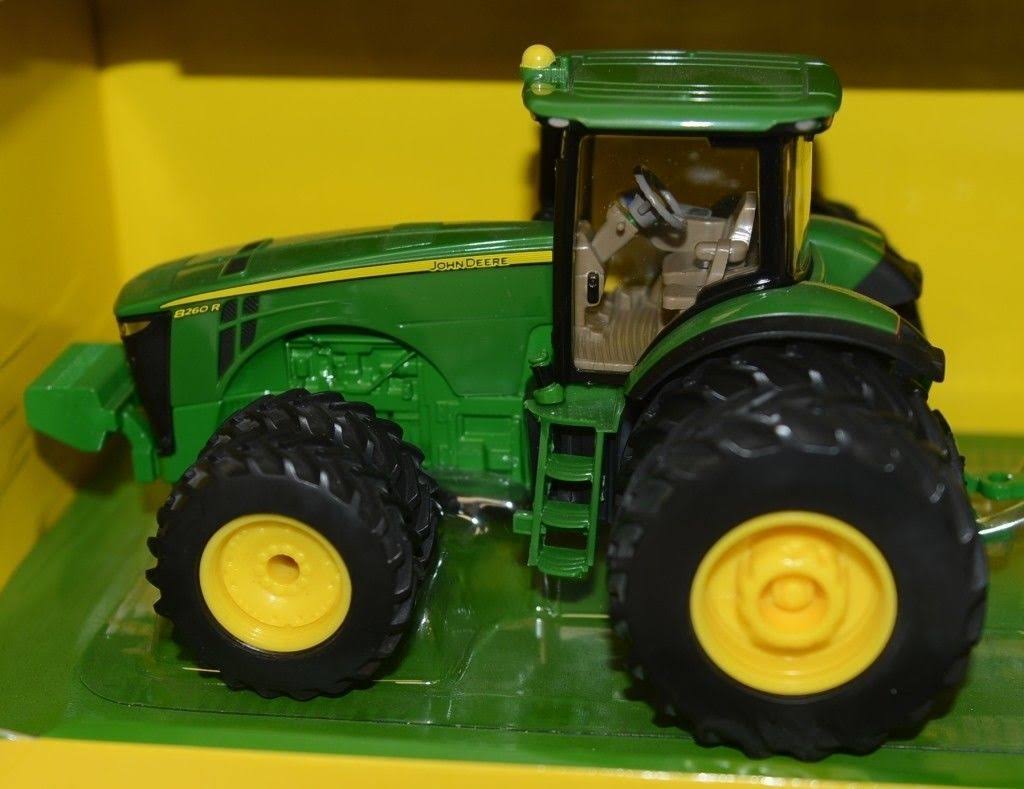 1:32 Scale Tractor with Grain Cart L9358