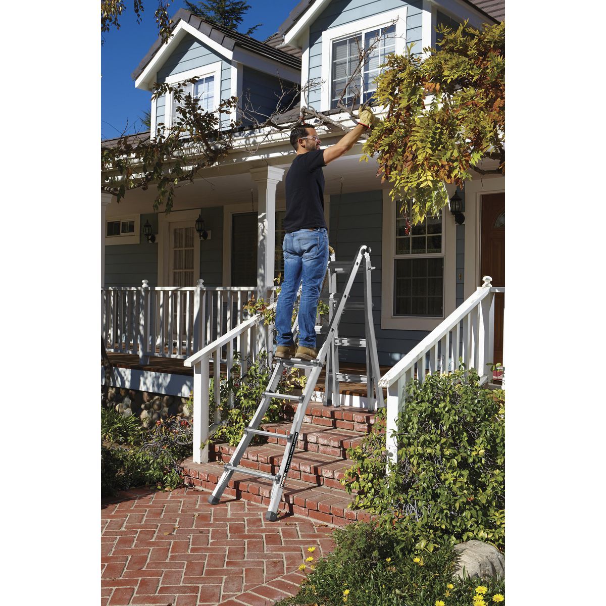 17 ft. Reach 300 lb. Multi-Task Ladder Q524716