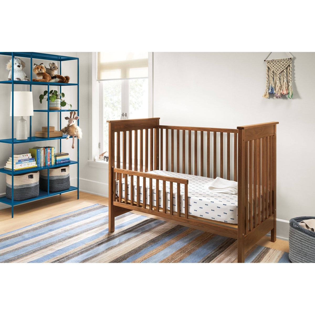 Modern Nest Crib with Toddler Bed Frame Conversion Rail G441