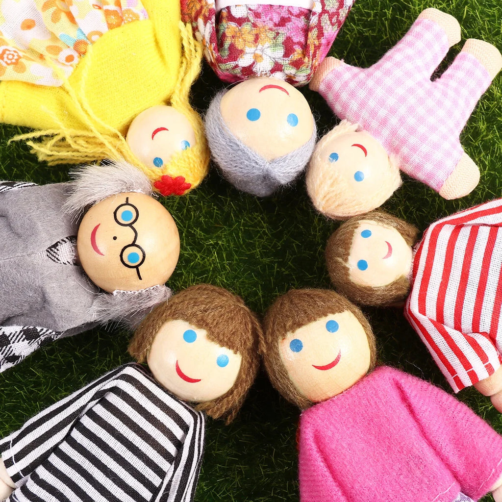 7 Pieces Wooden Dollhouse Family Mini People Figures X611129